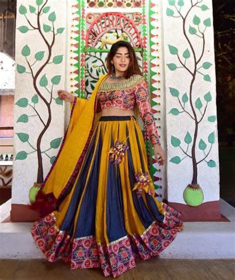 Hair serum is the new term to the people. Shreya Jain (YouTuber) Wiki, Biography, Age, Boyfriend ...