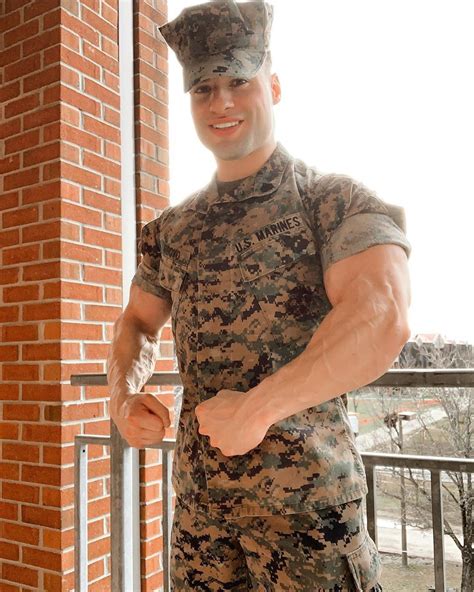 Hot Army Men Big Muscle Men Hot Cops Hunks Men Bodybuilders Men Big Muscles Us Marine