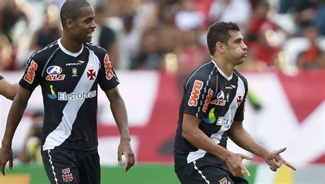 The tie and the belt were removed. O melhor Vasco da Gama da década de 2010 | 90min
