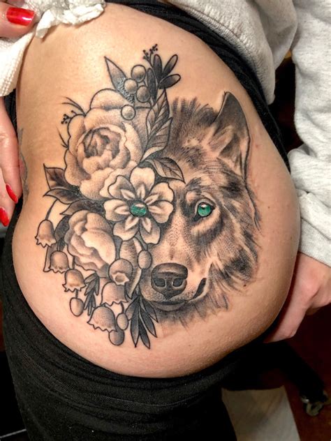 Jocelynberghalf Floral Wolf