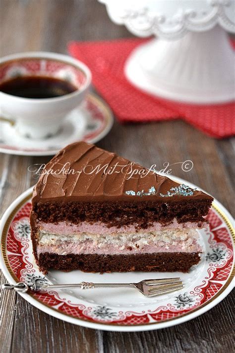 Schoko- Kokos- Torte mit Erdbeercreme | Rezept | Leckere torten, Kuchen ...
