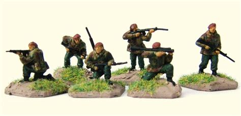 Revell British Paratroopers Falkland War 172 Model Kit At Mighty Ape Nz
