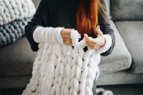 Diy Chunky Knit Blanket Tutorial Do It Yourself