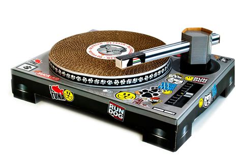 Hip hop djs and turntablists use the dj mixer to play record players like a musical instrument and create new sounds. Cat Scratch Dj Deck van SuckUK bestel je bij Cadeau.nl!