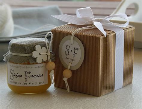 Non esageriamo con la quantità. Bomboniera di miele per ricorrenze come matrimonio ...