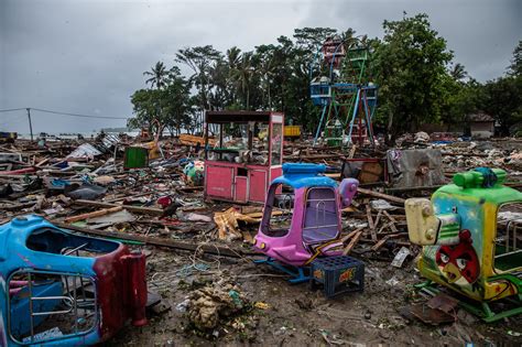 Photos From The Indonesia Tsunami Searching For Loved Ones Assessing