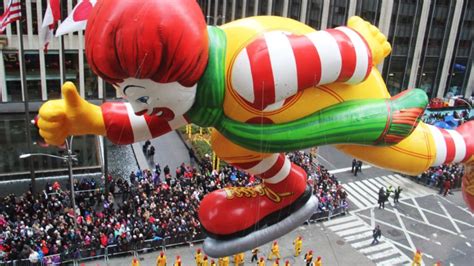 Macy’s Thanksgiving Day Parade Goes On Despite Freezing Cold And Wind Nbc New York