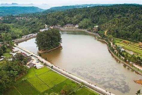 Situ lengkong panjalu surut dan kering ??? Situ Wanayasa - Harga Tiket Masuk & Spot Foto Terbaru 2021