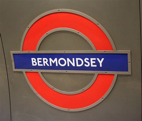 Bermondsey Underground Station 1999 Roundel Bowroaduk Flickr