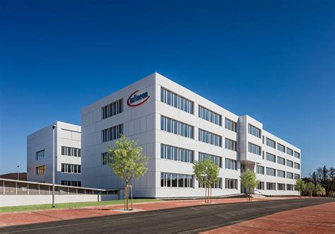 Infineon has about 46,665 employees and is one of the ten largest semiconductor manufacturers worldwide. Infineon Austria: DICE wird zu Infineon Technologies Linz ...