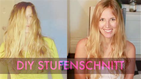 Lange haare selber schneiden gerade haarschnitt gerade haare stufenschnitt lange haare dunkelblonde haare spitzen schneiden gestufte haare lange seine haare selber schneiden. Haare selber schneiden: Stufenhaarschnitt in 10 Minuten ...
