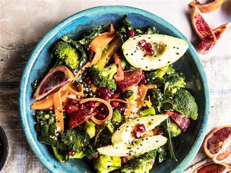 15 key ingredients―bacon, dairy, nuts, chicken, beef, broccoli, and more…center your ketogenic diet around these healthy, delicious, and familiar ingredients. How to Master the Vegetarian Ketogenic Diet