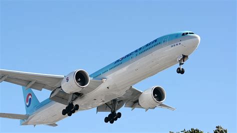 Korean Air Boeing 777 300er Hl8275 Landing At Lax Youtube