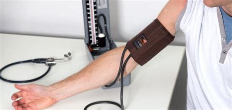 تنقسم قياسات ضغط الدم إلى فئات عديدة طريقة قياس الضغط بالجهاز الزئبقي - موضوع