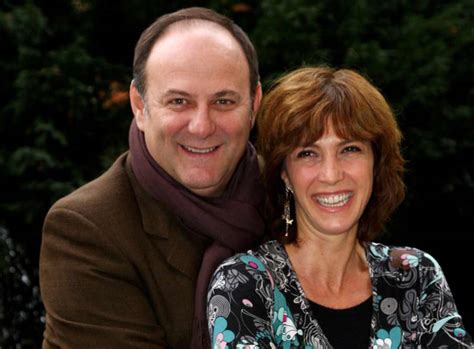 Carriera del presentatore tvconsiderato da molti l'erede di mike. Maria Amelia Monti chi è? "Moglie" di Gerry Scotti per anni
