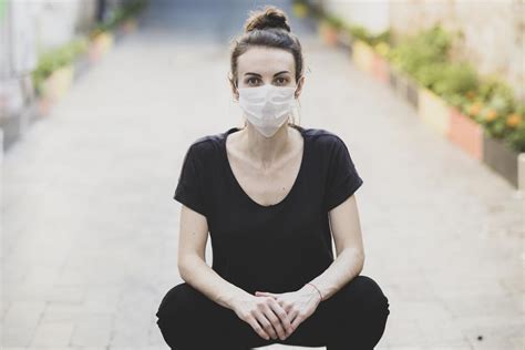 People who choose not to wear a mask during this pandemic, i would like to know why? Woman Coughs In Bartender's Face After Being Called Out ...