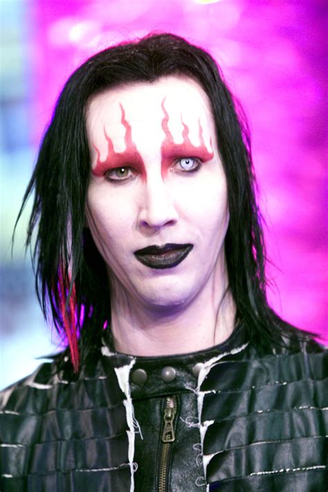Atriz Diz Que Marilyn Manson Lhe Esfaqueou E Perseguiu Com Um Machado