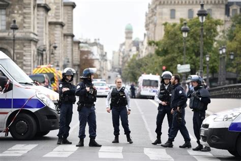 Quatre morts dans une attaque à la préfecture de police de Paris  ce