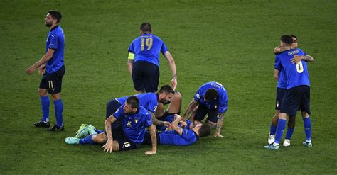Etwas überraschend verlief auch das achtelfinale zwischen italien und spanien. Die Italiener ziehen ins EM-Achtelfinale ein