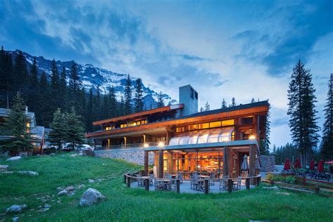 Review Moraine Lake Lodge Banff National Park Front