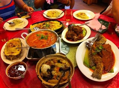 Back in the 15th century, the first wave of hoklo settlers (han chinese descendants) from china arrived in melaka. Restaurant Atlantic 1 (Baba Nyonya Food), Melaka ...