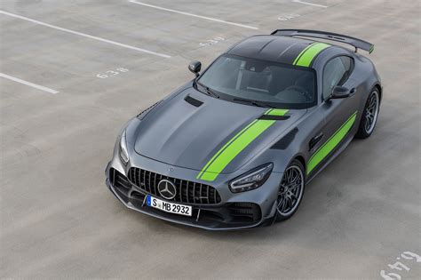 The beastly amg gt r gets some impressive new features, as well as a minor nip and tuck for 2020, making it better to look at, and slightly easier to live with. Mercedes AMG GT R Roadster revealed ahead of Geneva | CAR ...