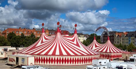 1 zirkus knie in zahlen der große zirkus knie präsentierte im jahr 2008 beeindruckende zahlen. Circus Charles Knie Foto & Bild | zirkus, technik, kiel ...