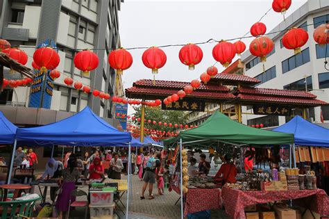 The gaya street fair is on every sunday from 6.30 am to 1.00 pm. Gaya Street Sunday Market