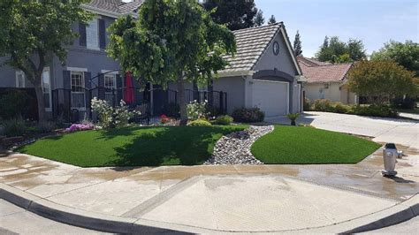 Front Yard Landscapes With Artificial Grass Traditional Landscape