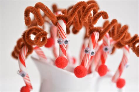 How To Make Candy Cane Reindeer Kindergarten Christmas Crafts Candy