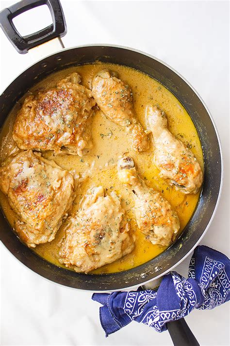 Craving for a crisp and savory chicken delight? Smothered Chicken A Soul Food - Munaty Cooking