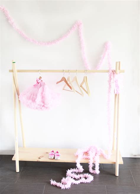 A Bubbly Life Diy Wooden Clothing Rack In 10 Yes 10 Minutes