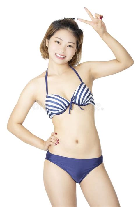 Mujer China Hermosa Que Lleva Un Bikini En El Fondo Blanco Foto De Archivo Imagen De Blanco