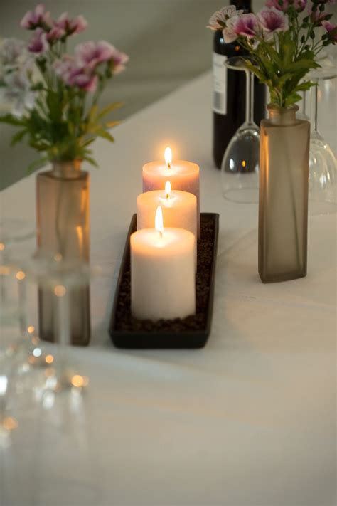 Basic white or cream colors can blend with any decor and create an elegant feeling to a table, while colors liven things up for groups and special occasions. Candle Light Dinner Table Setting & Elegant Candlelight ...