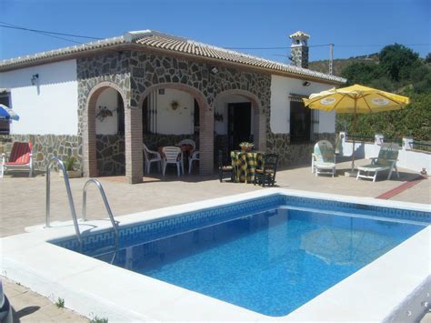 Encuentra viviendas en alquiler en málaga al mejor precio. Casa en alquiler con piscina - Sedella (Málaga) La Axarquía