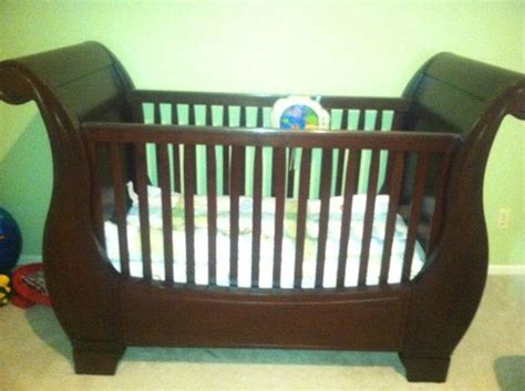 The sleigh crib are fitted with relaxing and protective features to promote sound sleep and safety. Pottery Barn Larkin Sleigh Crib for Sale in Renton, WA ...