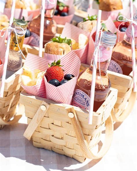 Small Decor Picnic Basket In 2021 Picnic Party Food Picnic Party