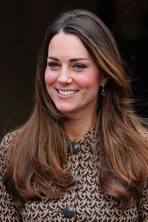 During her speeches, a body language expert has commented on how the royal's royal's. Die Langhaarfrisuren von Kate Middleton | Bild 2 von 28 ...