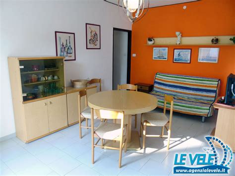 Tra le offerte di case in vendita ai lidi ferraresi abbiamo appartamenti in condominio e in residence vicino al mare, immobili con parcheggio per chi non conosce ancora i nostri lidi ferraresi e le oppurtunità di acquistare ville e appartamenti con prezzi ancora vantaggiosi rispetto ad altre località. Appartamenti e case vacanza in affitto vicino al mare ai ...