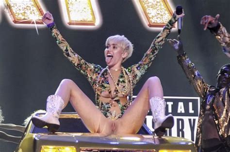 Miley Cyrus Pantyless Upskirt