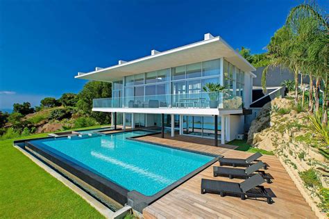 Très beau maison au centre ville porto, portugal maison 6 chambres, porto, bonfim maison de quatre façades, au centre de la. Villa contemporaine avec piscine à Saint-Tropez