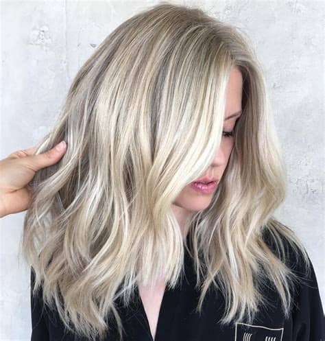 The cool shades reflect beautifully with the skin tone. 10 Of The Sexiest Shades For Platinum Blonde Hair You Will ...