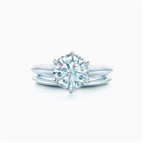 Der Tiffany® Setting In Platin Der Berühmteste Verlobungsring Der Welt