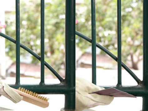 Dengan lapisan anti karat, pagar atau apapun material dari besi di bangunan anda akan terbebas. 1. Sikat bagian logam (besi) yang berkarat ...