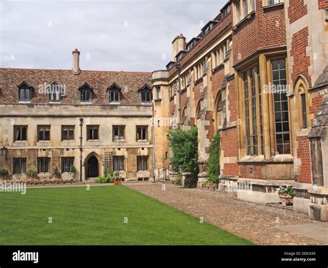 Pembroke Cambridge High Resolution Stock Photography And Images Alamy