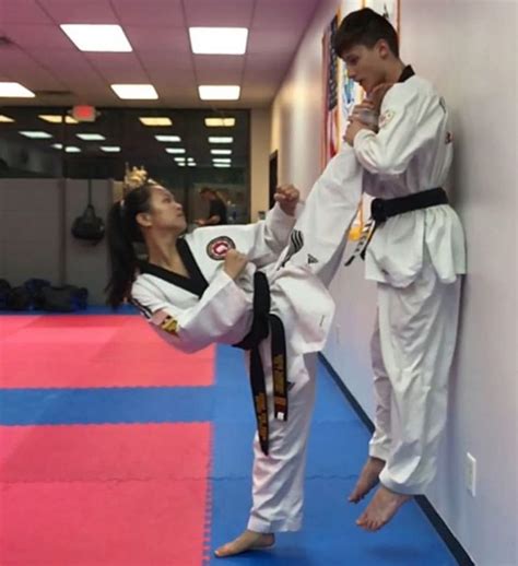 Pin By Ronin On 태권도 Taekwondo Martial Arts Women Martial Arts Girl Female Martial Artists