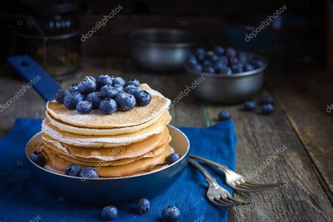 Pancakes With Blueberry And Powdered Sugar In Pan — Stock Photo © Anna