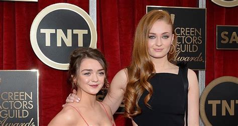 Game Of Thrones Sophie Turner And Maisie Williams Post Hilarious Face