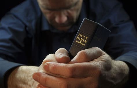 Learn How To Pray With 6 Tips From The Bible