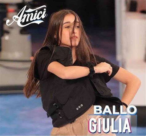 Attualmente, infatti, giulia è una ballerina professionista e fa parte di una professional dance crew, la nough megacrew, fondata dai ballerini la ballerina dalla risata contagiosa tra i concorrenti amici 2020. Giulia Stabile, chi è la ballerina di Amici 20: età, carriera e biografia